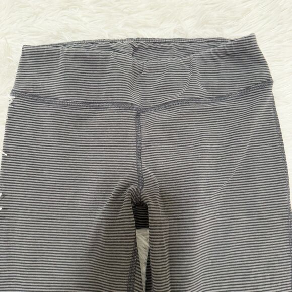 Women Patagonia Srenity Stripe Leggings in Black Gray Stripe Extra Small - Picture 2 of 8
